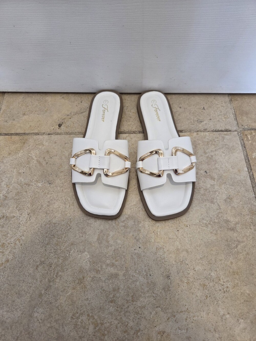Forever Vegan Leather Sandals Size 7 Gold Buckle White